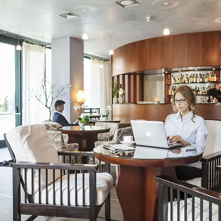 Ξενοδοχείο με διαμερίσματα Cosmo Vimercate