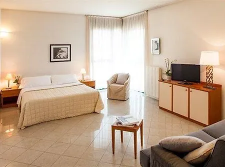 Aparthotel Cosmo 4*